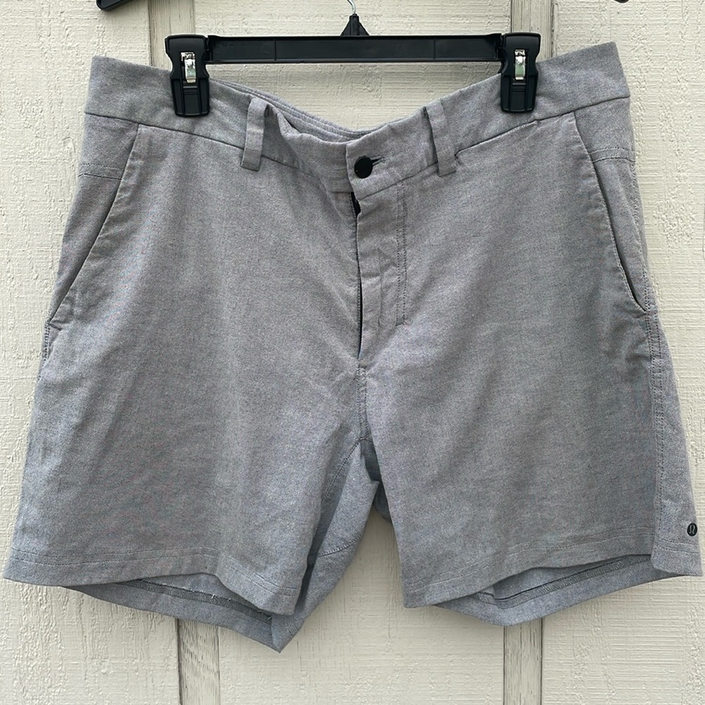 Lululemon Men’s 6.5” Short Size 38 Gray Pockets